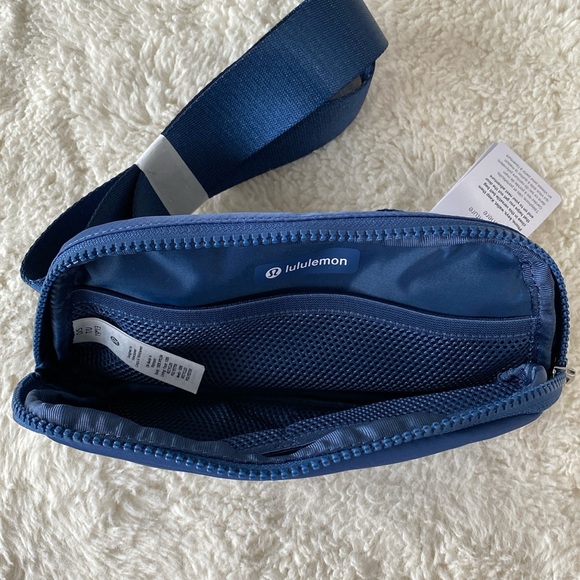❤️ Lululemon Petal Blue Extended Strap Everywhere Belt Bag NWT - Picture 2 of 11